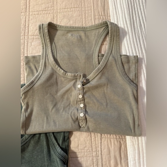 Lot of 5 AE/aerie Henley tanks - Picture 4 of 7